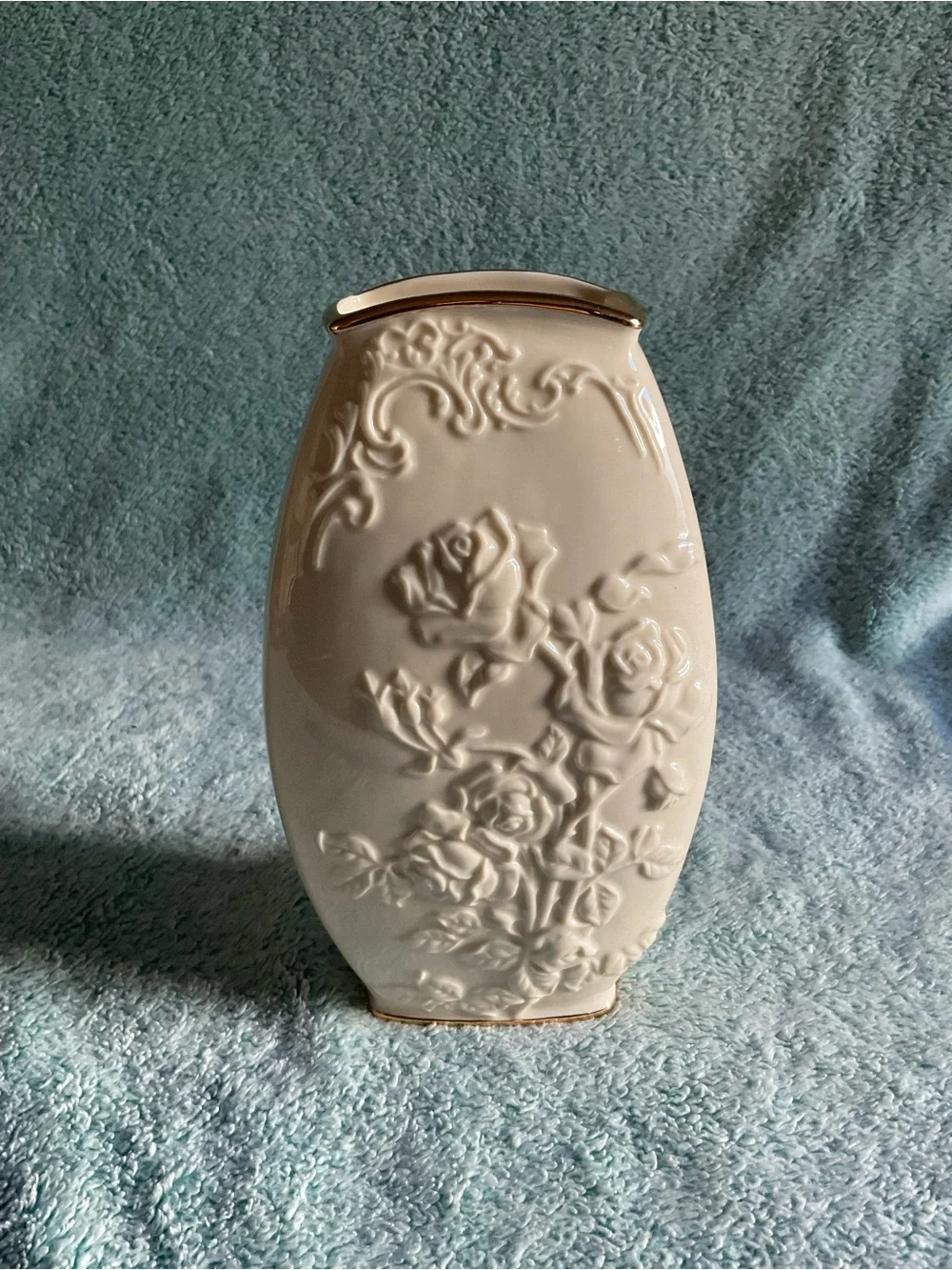 Lenox Masterpiece Embossed Roses Ivory Porcelain Vase With 24K Gold Trim 8”H